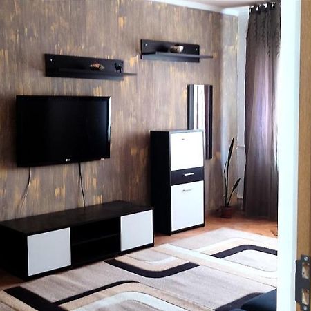 Lora'S House Apartamento Oradea Exterior foto