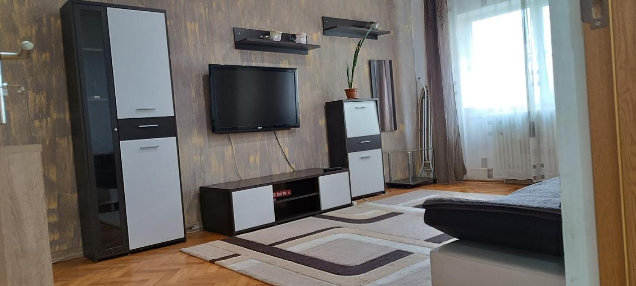 Lora'S House Apartamento Oradea Exterior foto